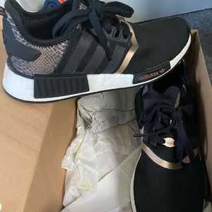 Brand new adidas size 7 ladies shoe. Too big for me and was unable to return.